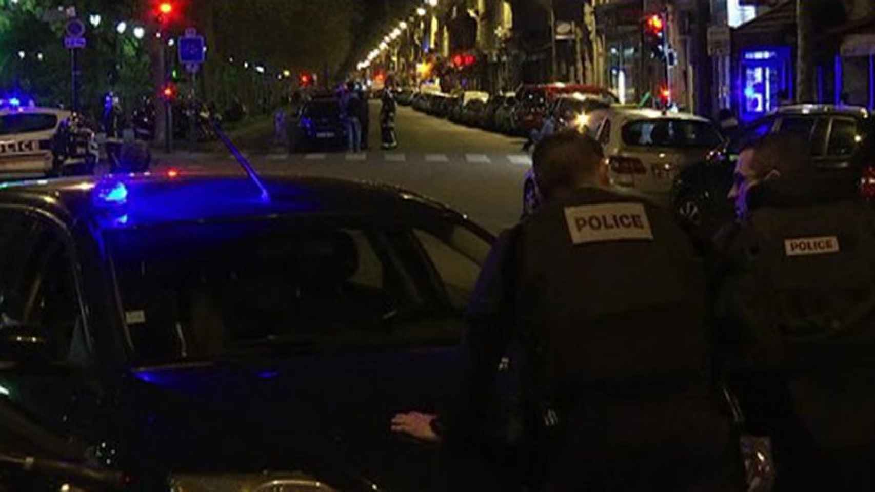 La policía prepara el asalto a la sala de fiestas Bataclan.