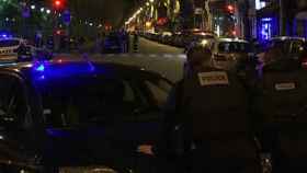 La policía prepara el asalto a la sala de fiestas Bataclan.