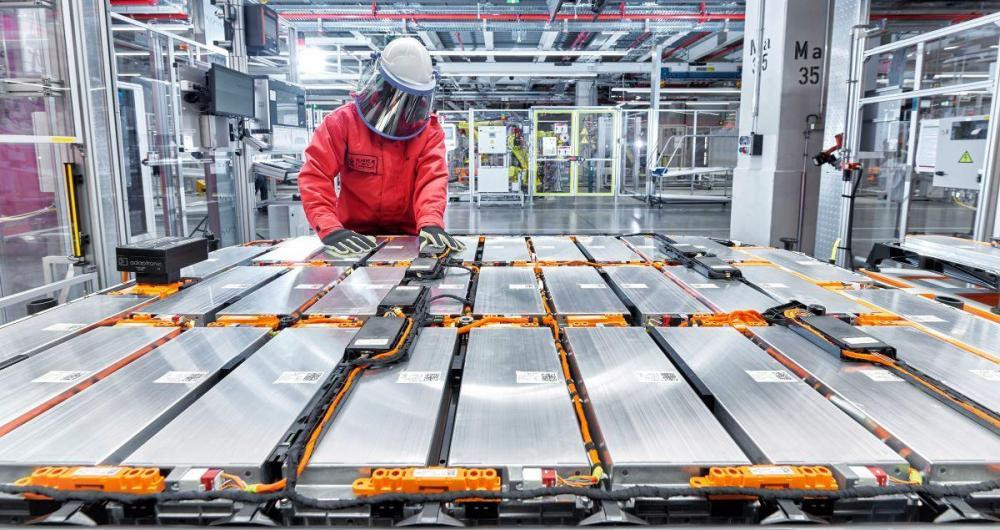 Montaje de baterías para la producción del Audi e tron en Bruselas / AUDI