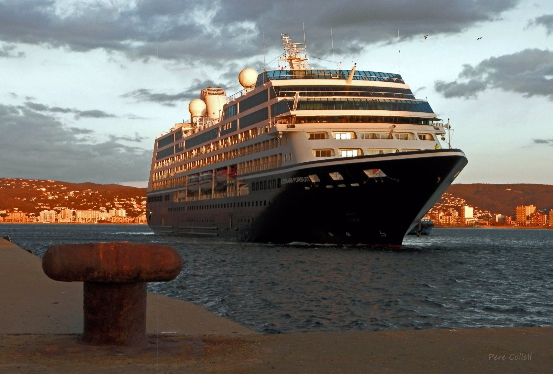 El crucero Zamara Pursuit, llegando a Palamós (Girona) / GENERALITAT