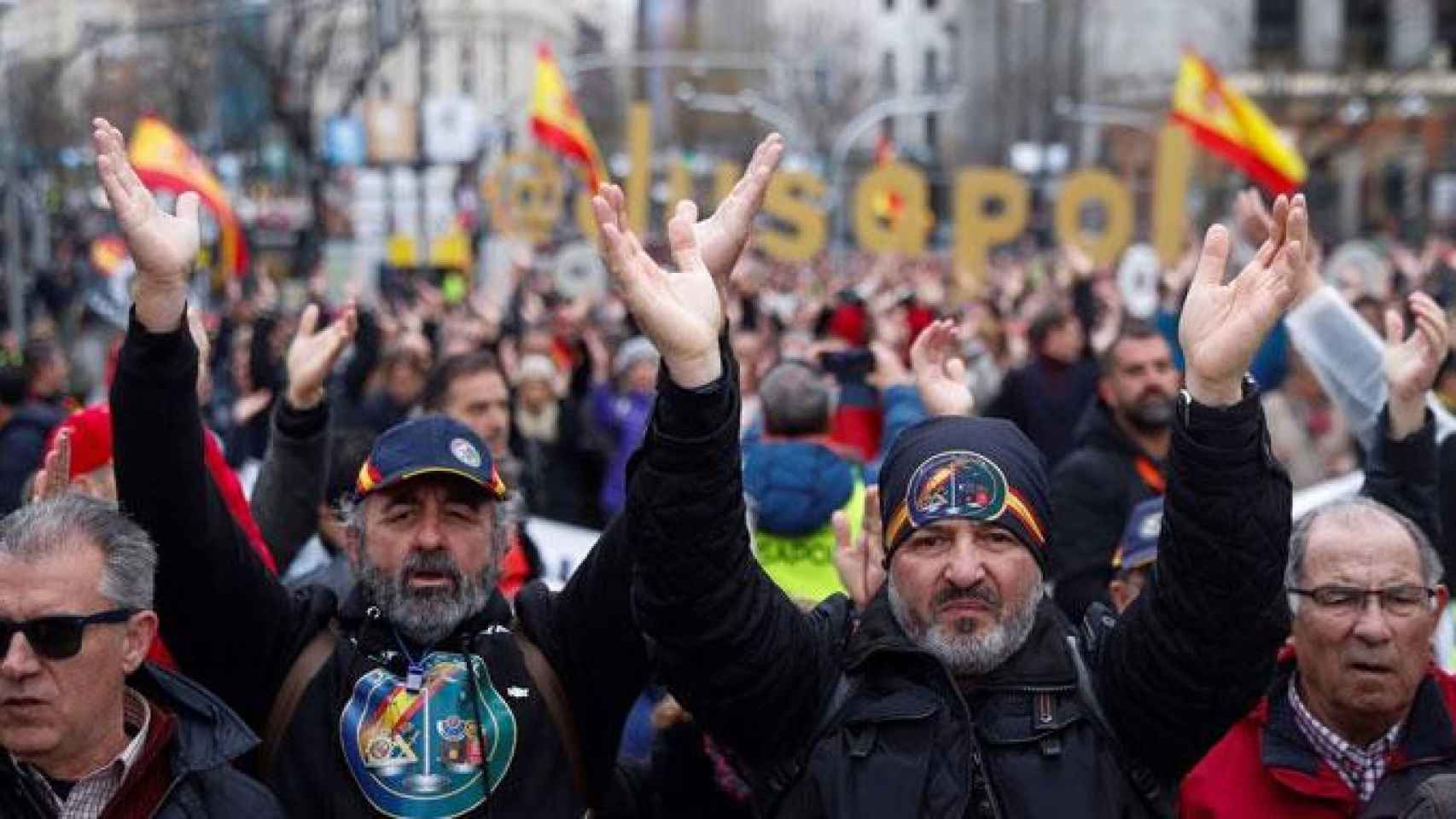 Policías de Jusapol en una manifestación para pedir la equiparación salarial, el modelo sindical que quiere replicar la ultraderecha en otros sectores de actividad / EFE