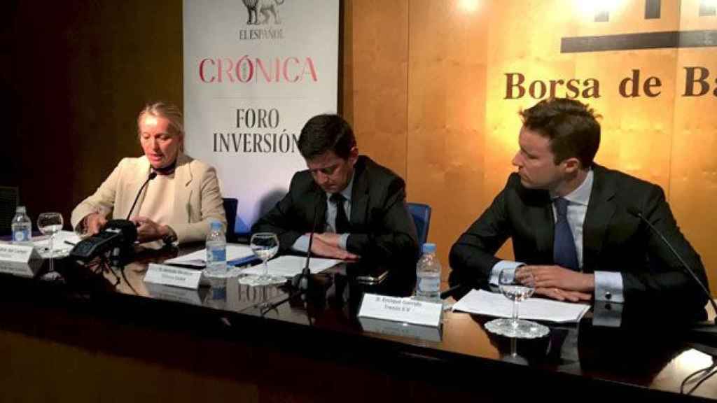 Sophie del Campo, directora general de Natixis Global para Iberia, Latinoamérica y US Offshore junto al presidente de 'Crónica Global', Gonzalo Baratech (c), y el asesor de grandes patrimonios de Tressis, Enrique Garrido (d) / CG