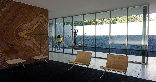 La elegante estructura diseñada por Lilly Reich y Mies van der Rohe aportó modernidad al recinto expositivo / YOLANDA CARDO