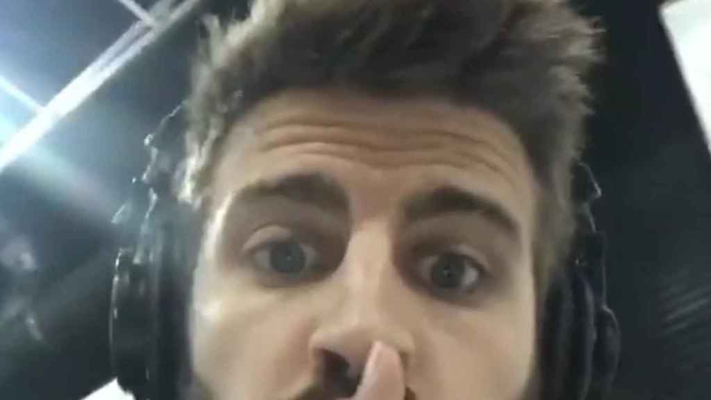 Piqué se cuela en el ensayo de Shakira / Instagram