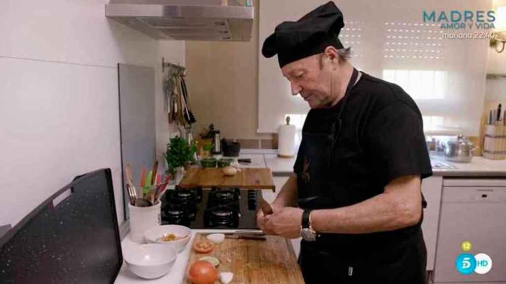 Imagen de Amador Mohedano en la cocina de su casa / TELECINCO