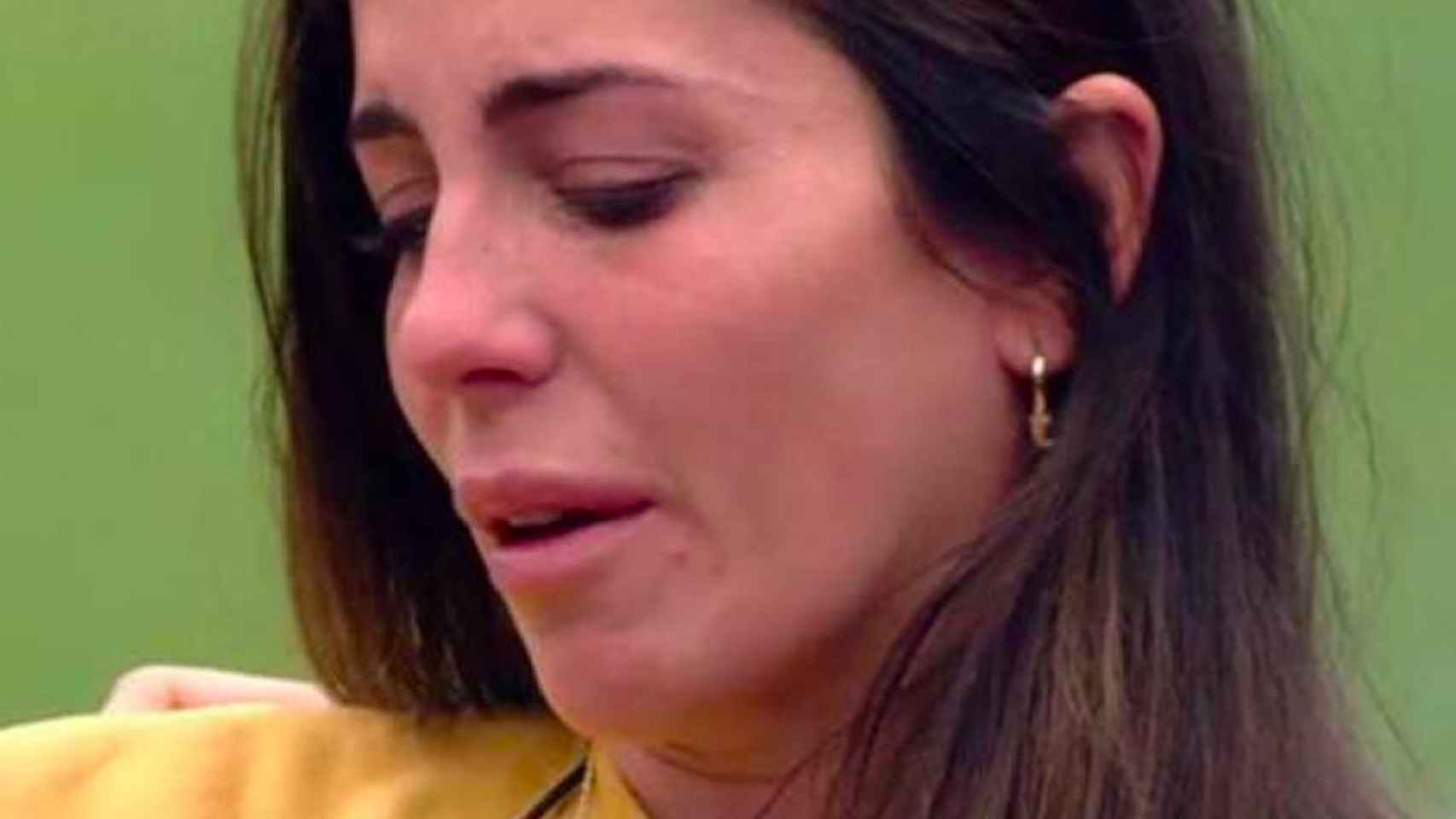 Anabel Pantoja sufre un aparatoso accidente a su paso por la playa / MEDIASET