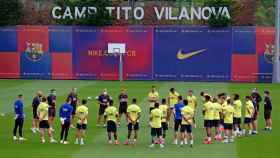 Los jugadores del Barça este lunes en el primer entrenamiento colectivo post Covid-19 / FCB