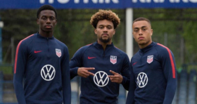 Timothy Weah, Konrad de la Fuente y Sergiño Dest con la selección de Estados Unidos / Redes