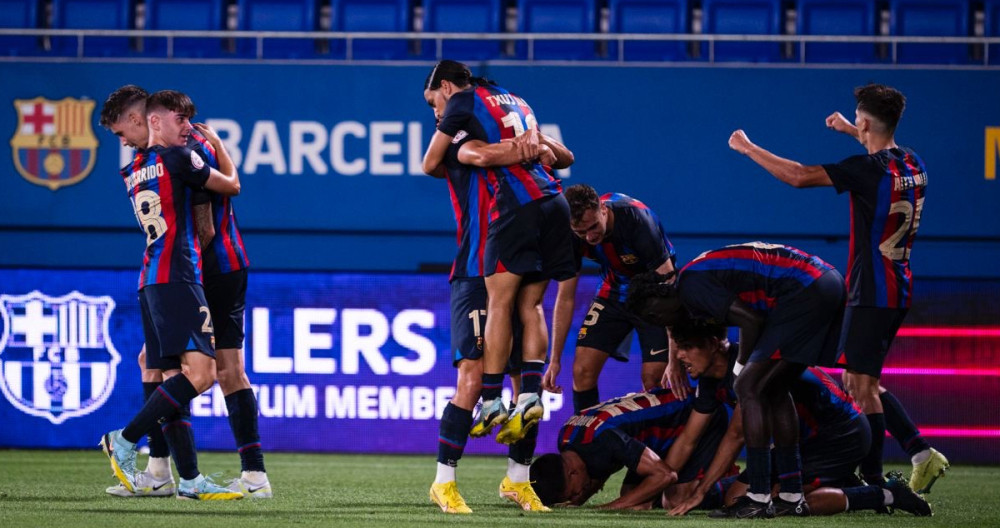 La eufórica celebración de los jugadores del filial tras la remontada contra el CD Castellón / FCB