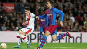 Nico, en una acción del Barça-Rayo de la pasada temporada en el Camp Nou / FCB