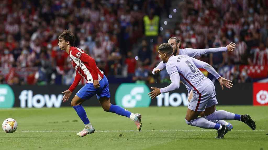 Araujo y Mingueza detrás de Joao Felix/ATM