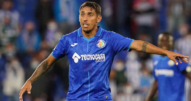 Damián Suárez, durante el partido contra el FC Barcelona en el Coliseum / REDES