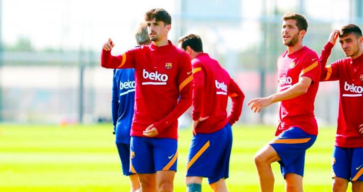 Trincao, Sergi Roberto y Pedri, en un entrenamiento / FCB