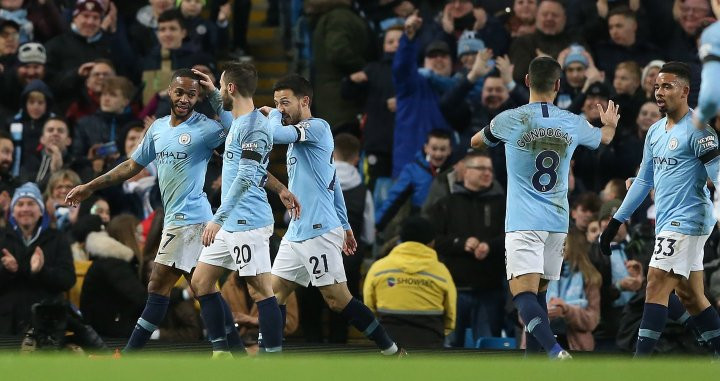 Sterling y sus compañeros del Manchester City celebrando uno de los goles contra el Chelsea (6-0) / EFE