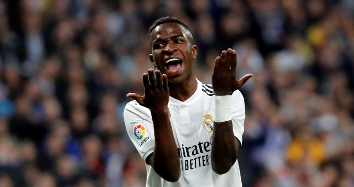 Una foto de Vinicius Jr. durante el clásico / EFE