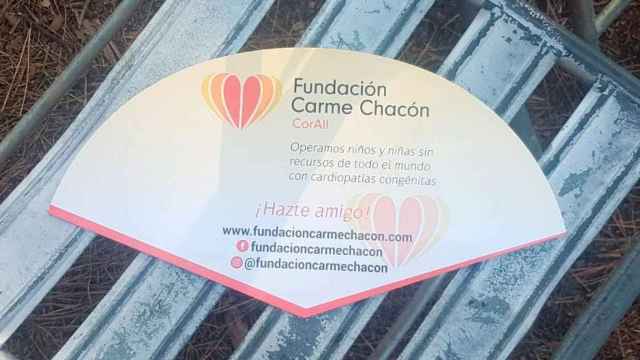 Abanico de la Fundación Carme Chacón en la Fiesta de la Rosa del PSC / CG