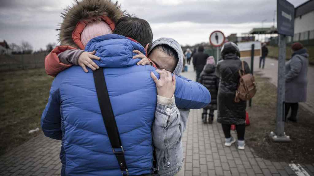 Refugiados ucranianos en la estación de Medyka (Polonia): Fundación la Caixa destina seis millones de euros en ayudas /  ©MICHAEL KAPPELER/DPA/EUROPA PRESS