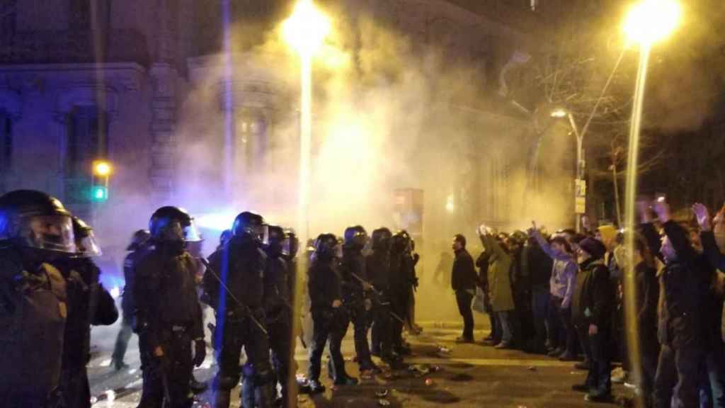 Manifestación en Barcelona con la actuación de la policía catalana contra los manifestantes / EUROPA PRESS