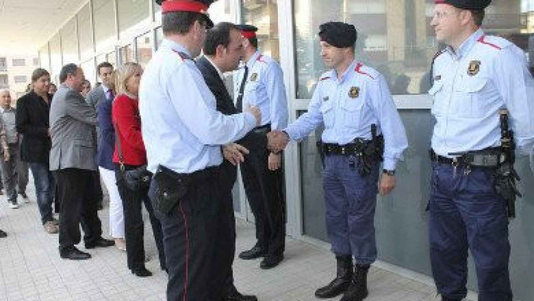 El consejero de Interior, Ramon Espadaler, pasando revista a los Mossos d'Esquadra / GENCAT.CAT