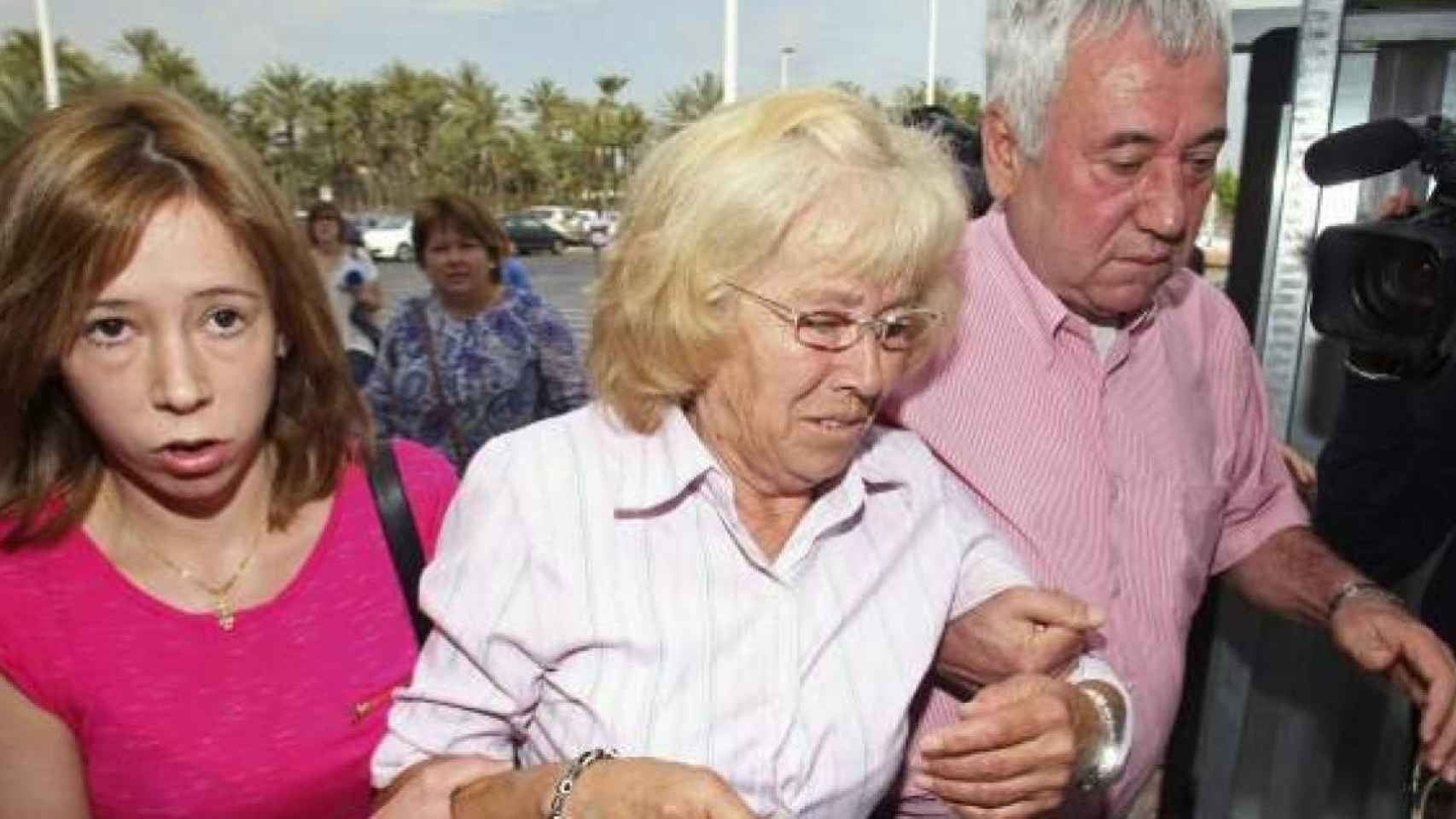 María del Carmen García, condenada por matar al violador de su hija, a su llegada a los Juzgados a la Ciudad de la Justicia de Elche / EFE