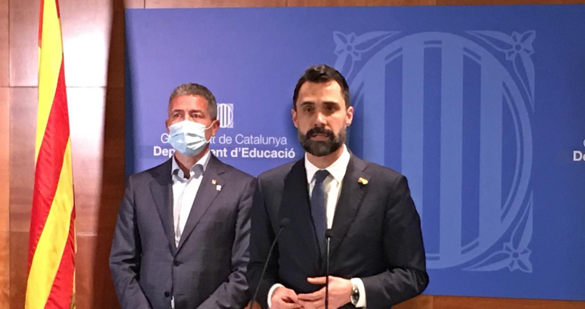 El 'conseller' de Empresa, Roger Torrent, y el de Educación, Josep Gonzàlez-Cambray, en la presentación del plan de FP / EP