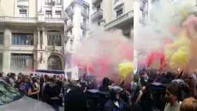 Estudiantes cortan via Laietana durante su segunda jornada de huelga / ANTHONY SÀNCHEZ