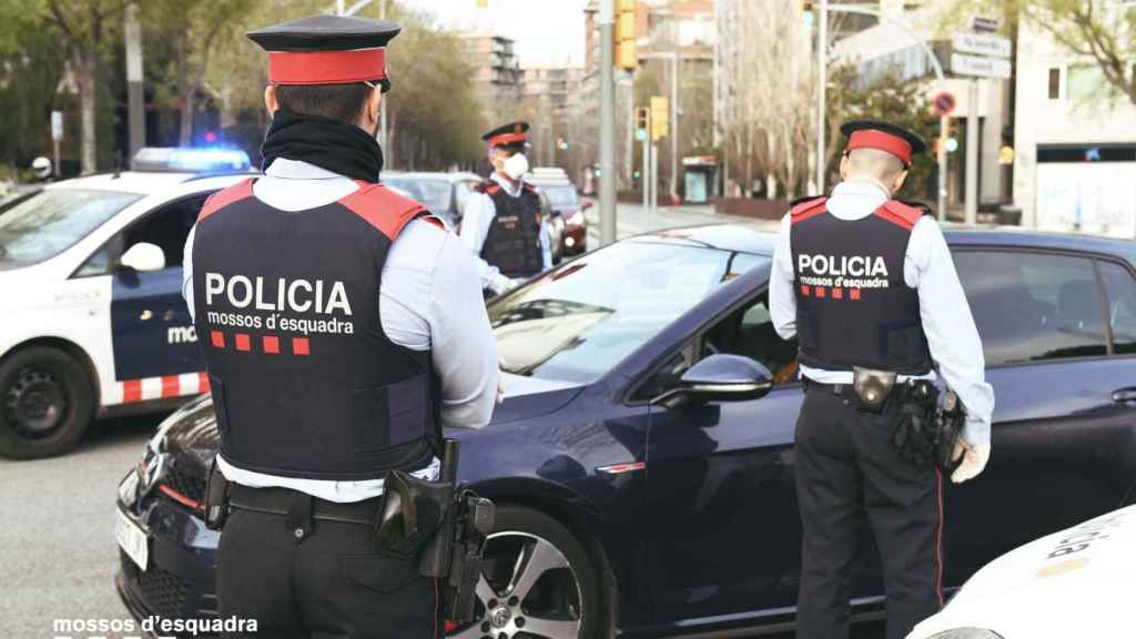 Control de los Mossos d'Esquadra para hallar al presunto asesino / EP