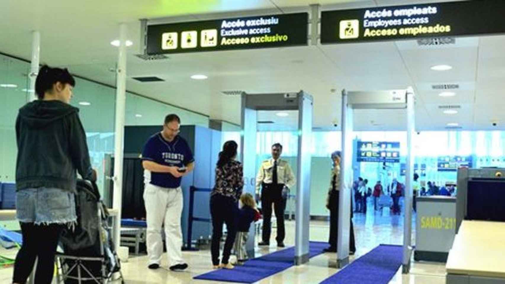 Control de seguridad en una de las terminales del aeropuerto de El Prat (Barcelona) / AENA