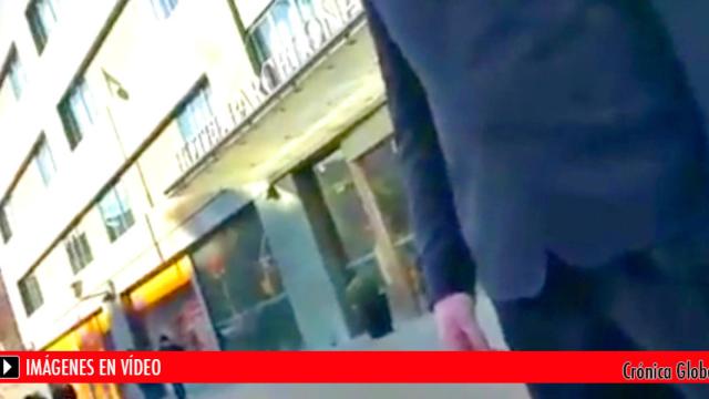 Vídeo en el que el empleado del hotel cobra cinco euros a un conductor por una carrera al aeropuerto de Barcelona-El Prat.