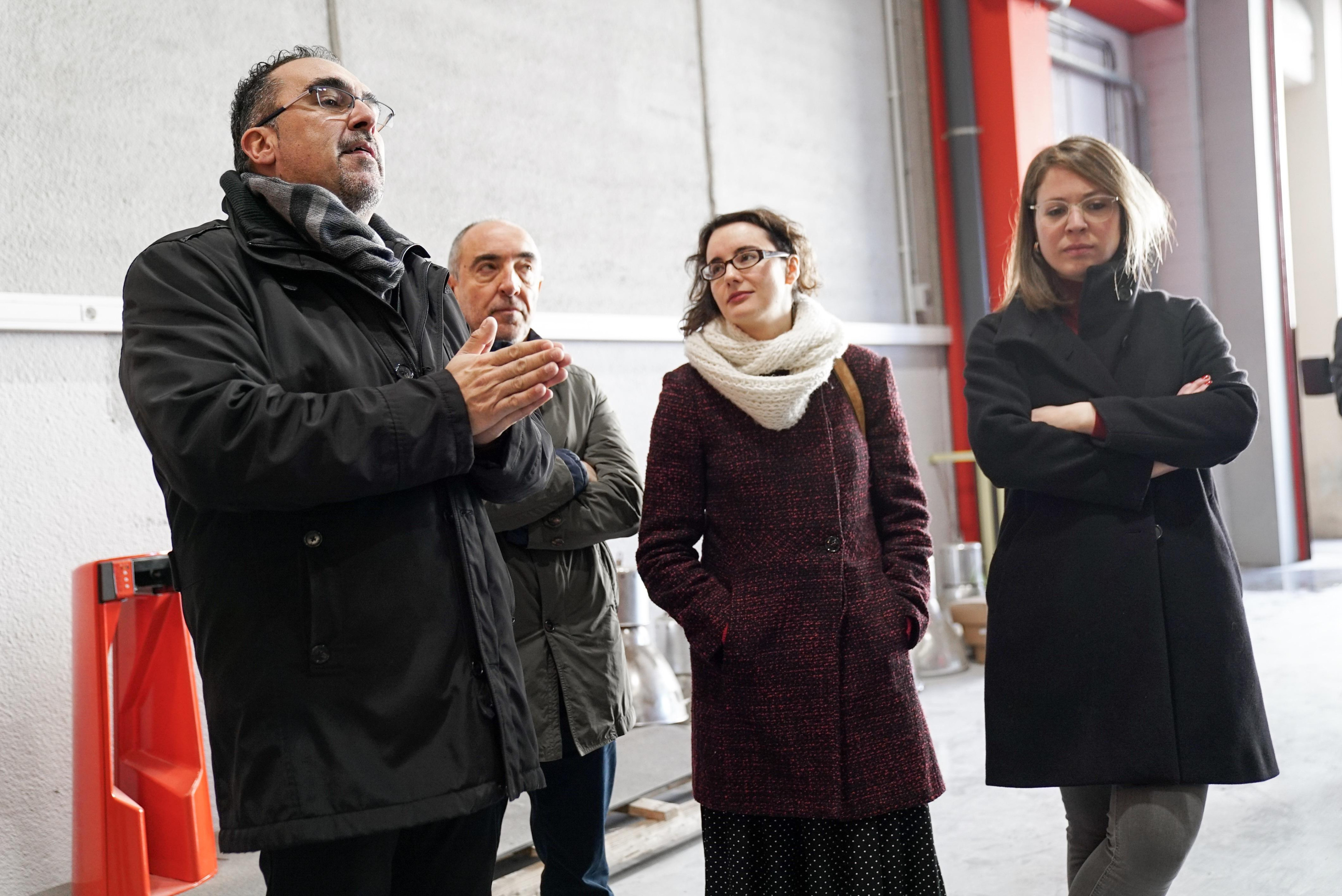 La concejala de Movilidad, Mercedes Vidal, y la teniente de alcalde de Ecología, Urbanismo y Movilidad, Janet Sanz, en uno de los talleres del nuevo Bicing