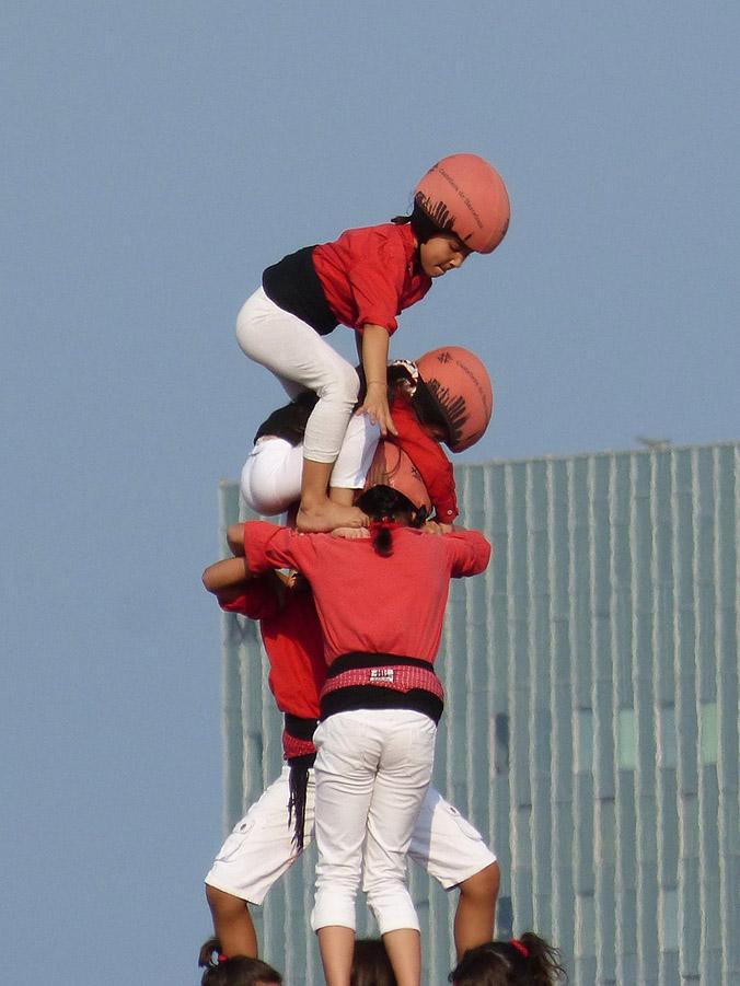 Niños formando un castell / PIXABAY