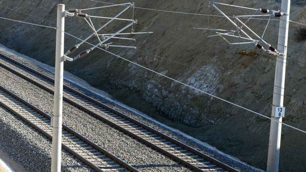 Línea de tren de alta velocidad entre Madrid y Sevilla / ADIF