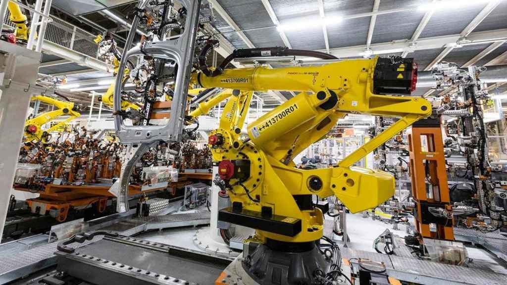 Uno de los robots gigantes equipados en la fábrica de Seat en Martorell / EP