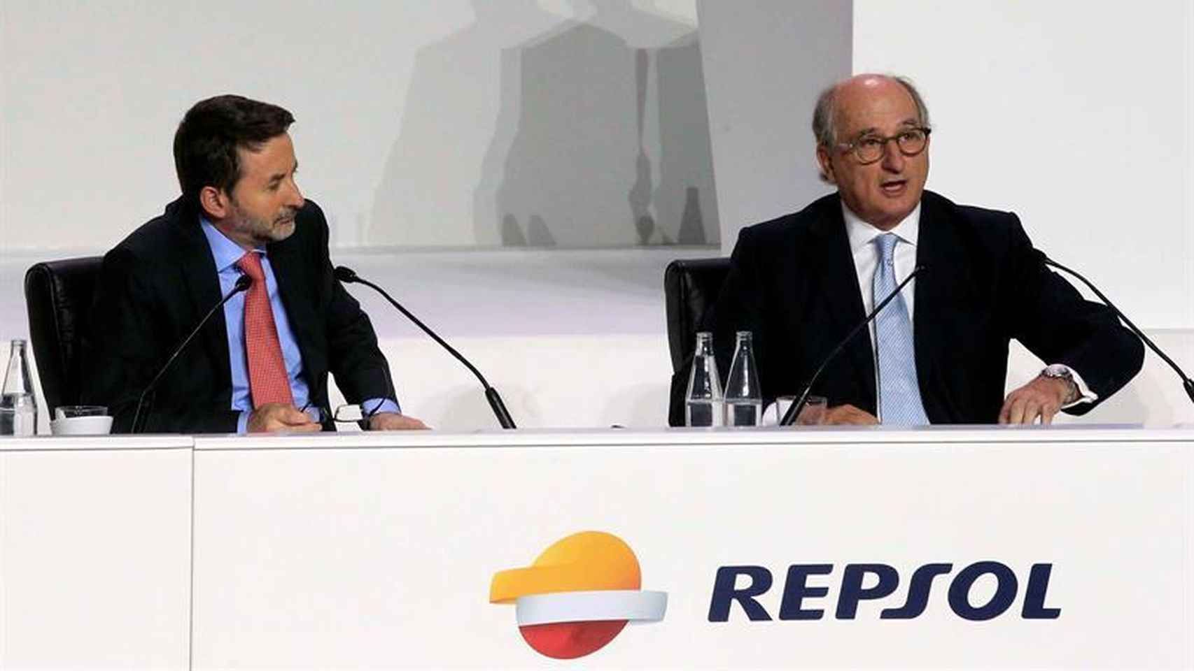 Josu Jon Imaz y Antoni Brufau, consejero delegado y presidente de Repsol, en una imagen de archivo / EFE