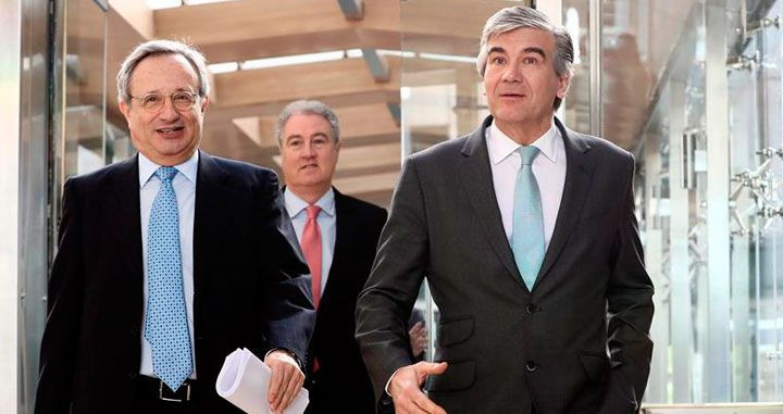 Francisco Reynés (d), presidente ejecutivo de Gas Natural Fenosa, junto a Rafael Villaseca (i), presidente de la fundación / EFE