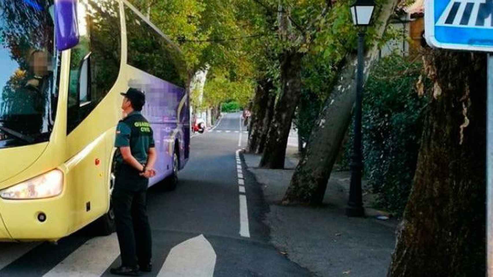 La Guardia Civil en un control de drogas al transporte público / CD