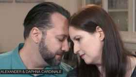 Daphna y Alexander Cardinale tuvieron que intercambiar a su bebé con el de otra familia / YOUTUBE