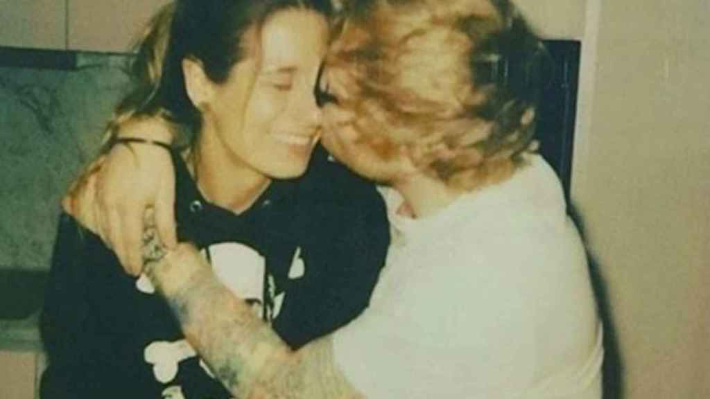 ed sheeran y su novia en una foto de Instagram