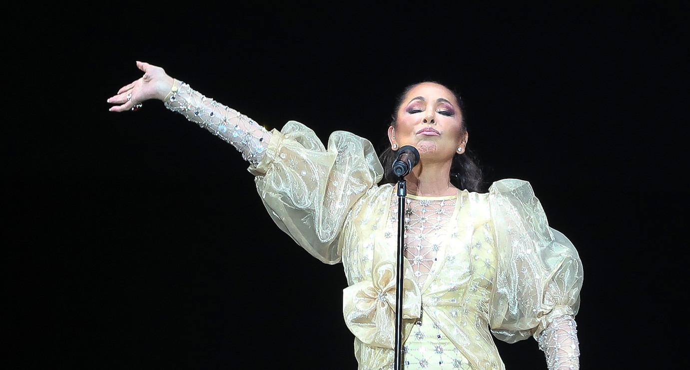 Isabel Pantoja durante el concierto que ofreció en el WiZink Center de Madrid / AGENCIAS