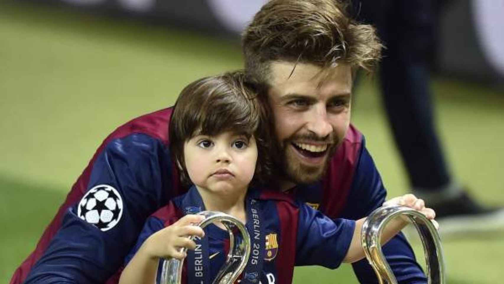 Gerard Piqué junto a su hijo Milan /REDES