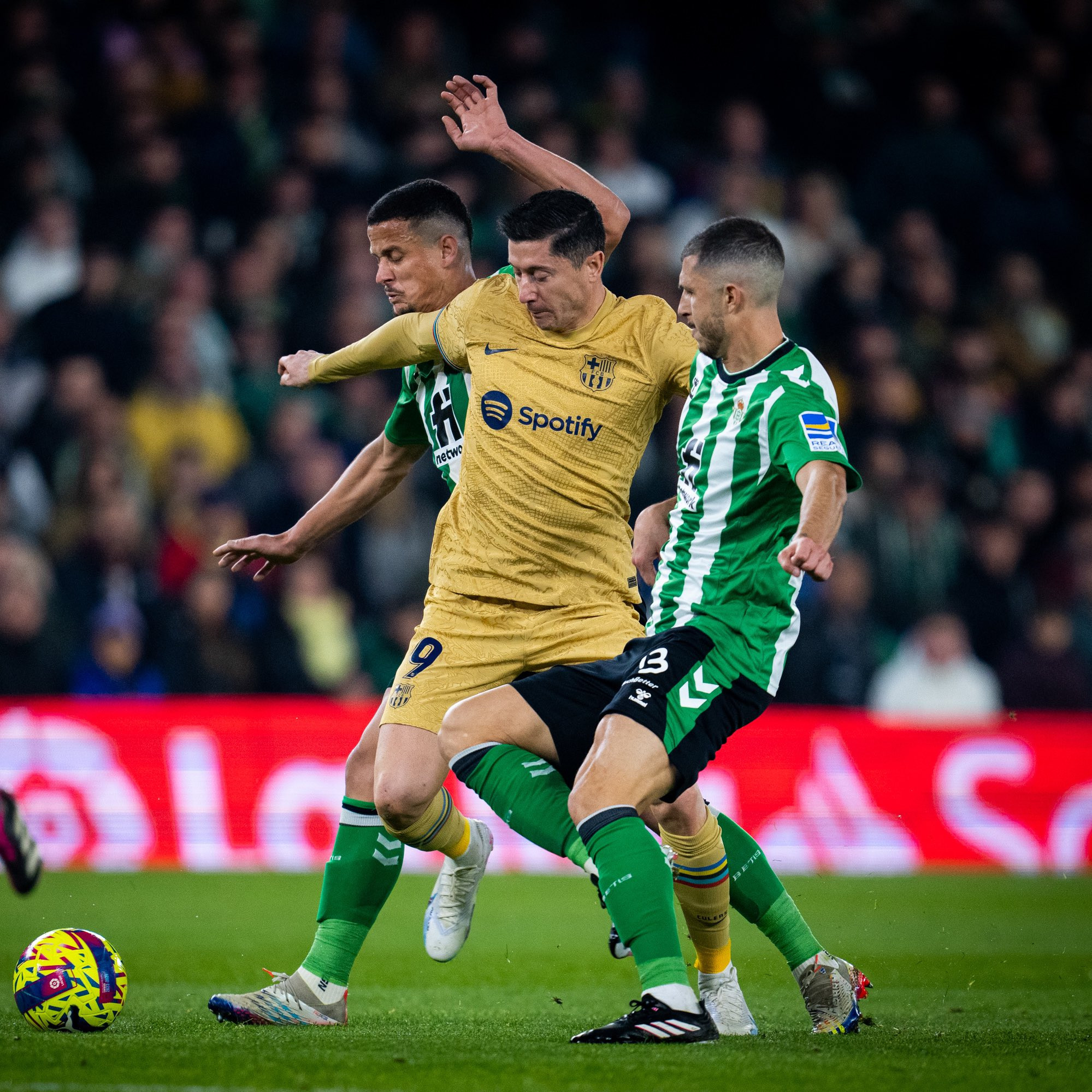 El Barça gana al Betis en el Benito Villamarín / FCB