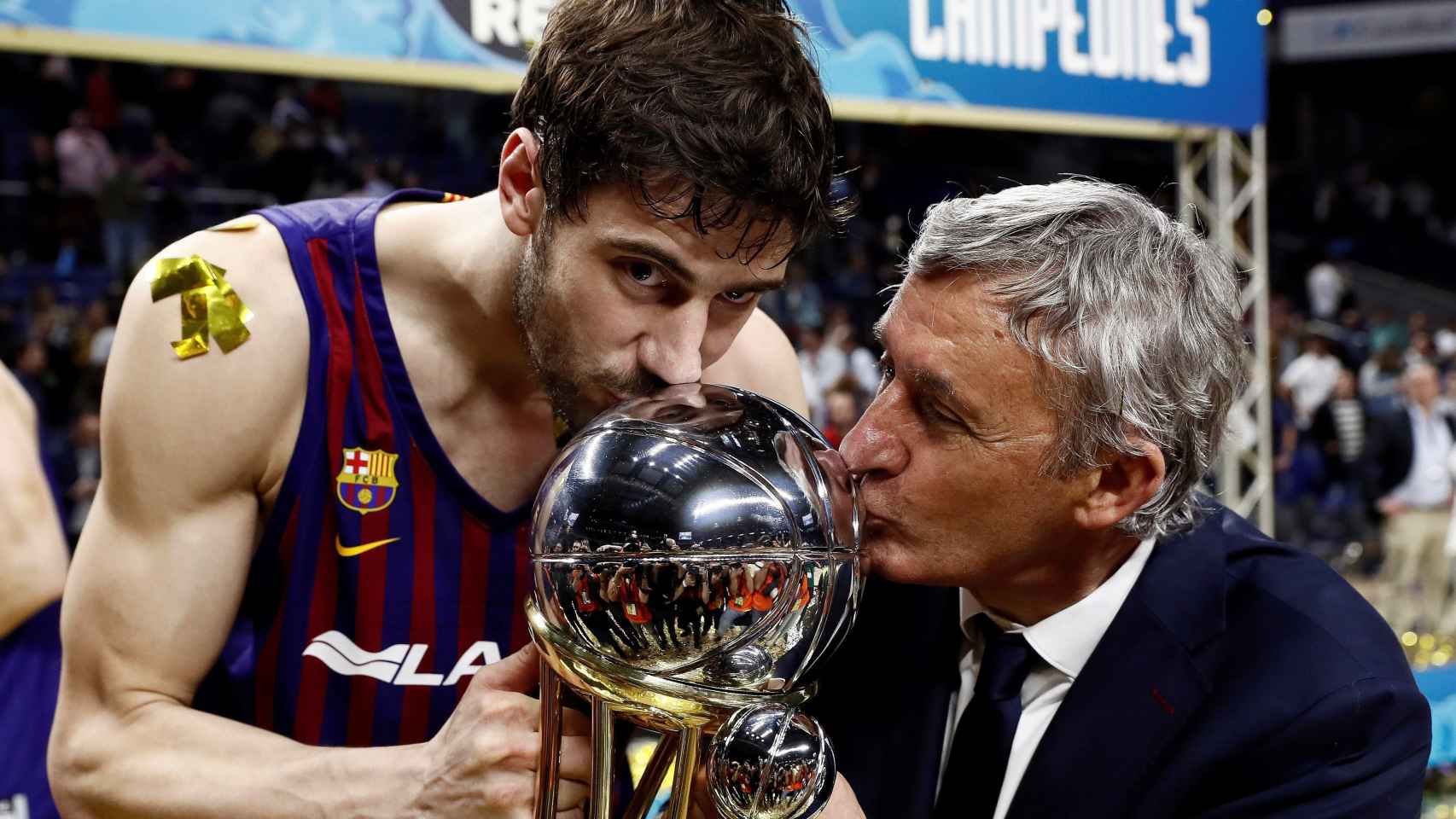 Tomic y Pesic besan su segunda Copa del Rey juntos con el Barça Lassa / EFE