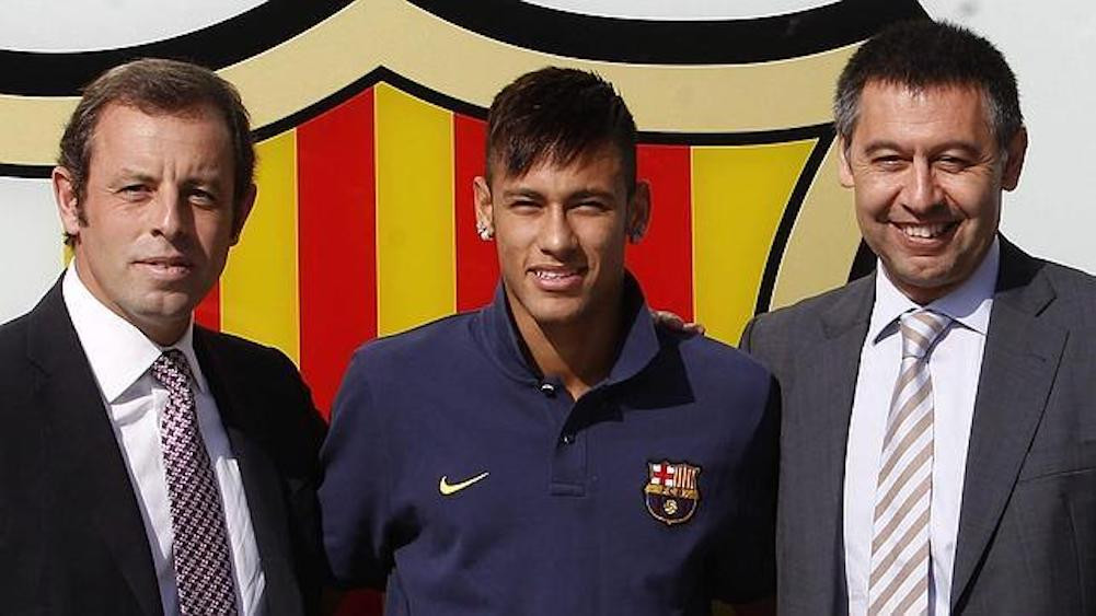 Una foto de archivo de Sandro Rosell, Neymar y Josep Maria Bartomeu / EFE