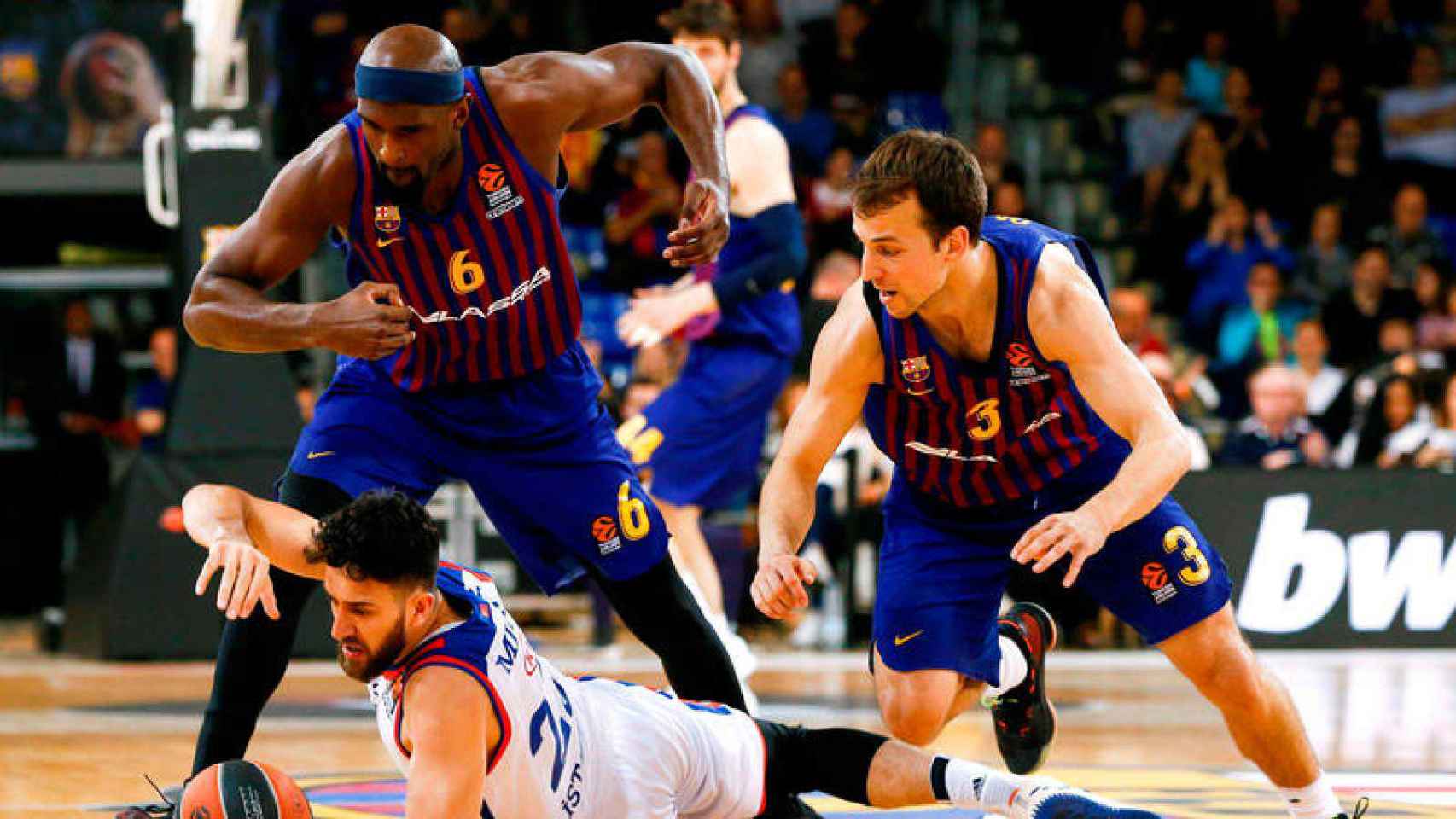 Pangos y Singleton en un encuentro con el Barça Lassa / EFE