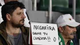 Algunos aficionados del Elche se mofan del Barça por el caso Negreira / EFE
