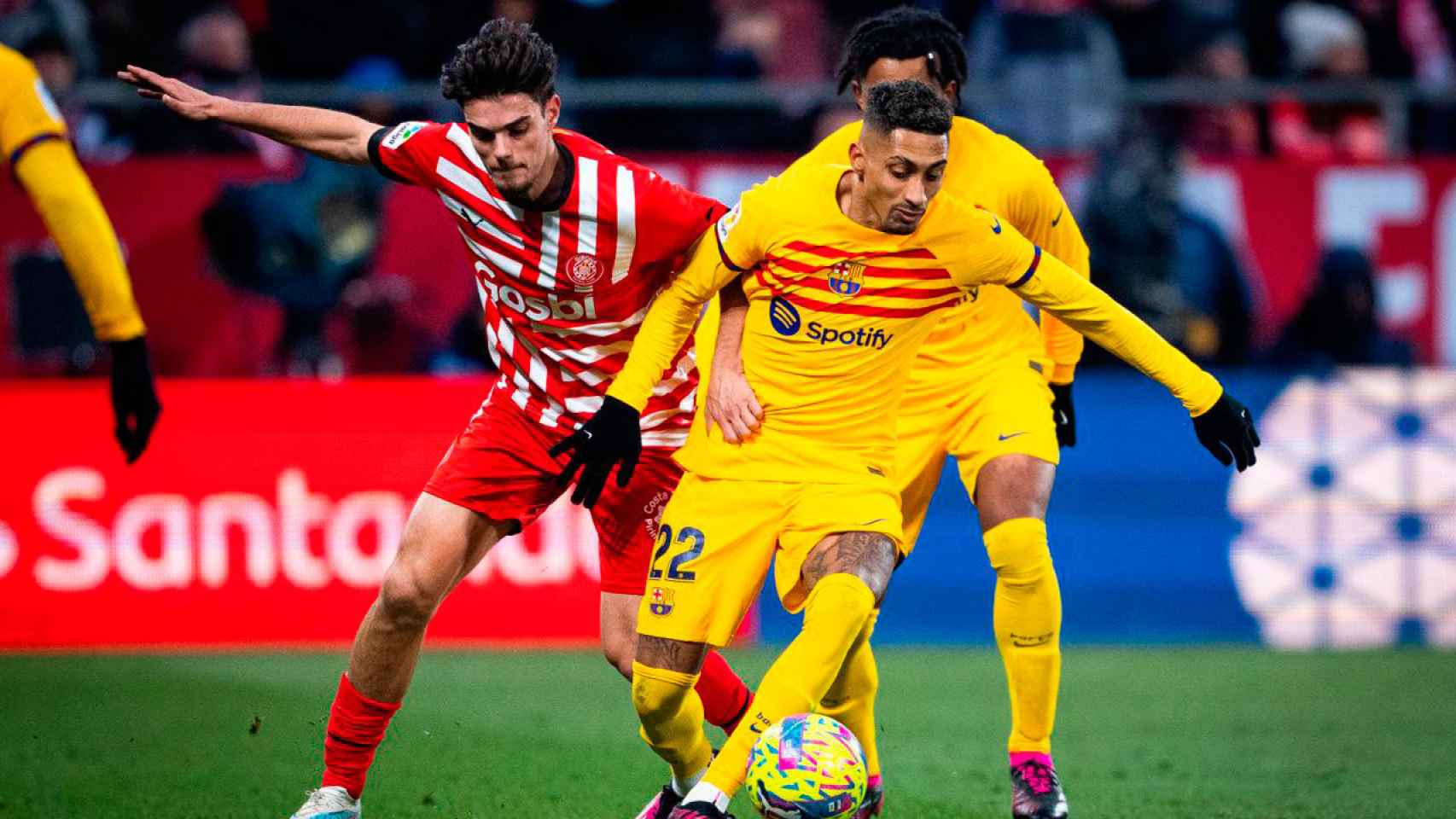 Raphinha, durante el partido contra el Girona en Montilivi / FCB