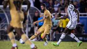 Miralem Pjanic, organizando una jugada, durante el amistoso contra la Juventus en Dallas / FCB