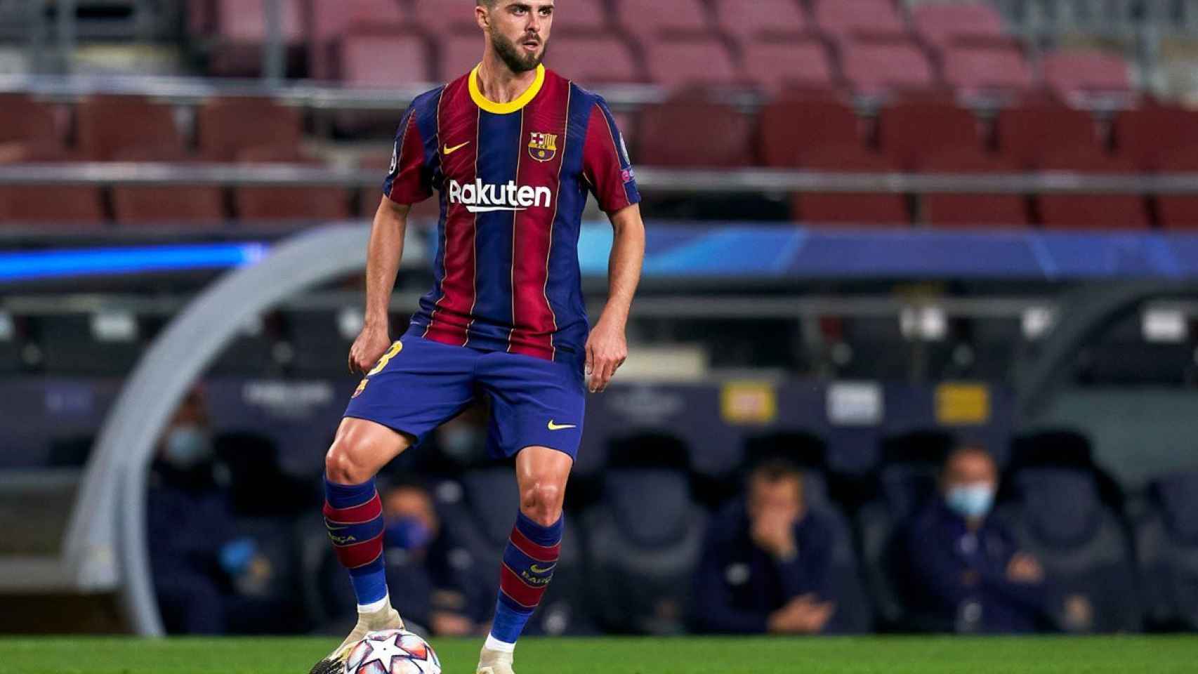 Pjanic, en un partido con el Barça | EFE