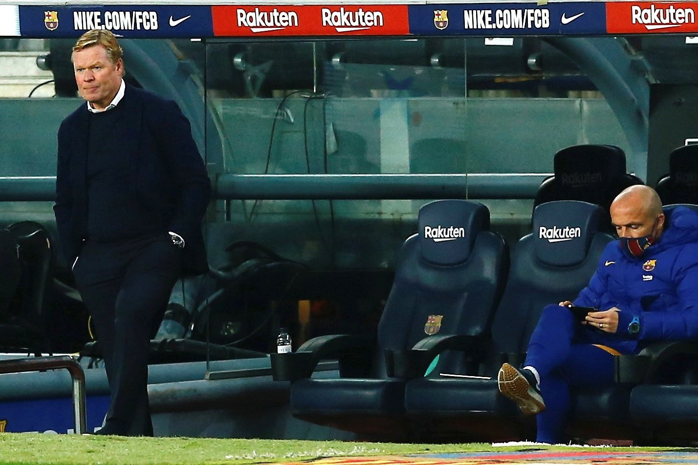 Koeman en el Camp Nou ante el Valencia / EFE