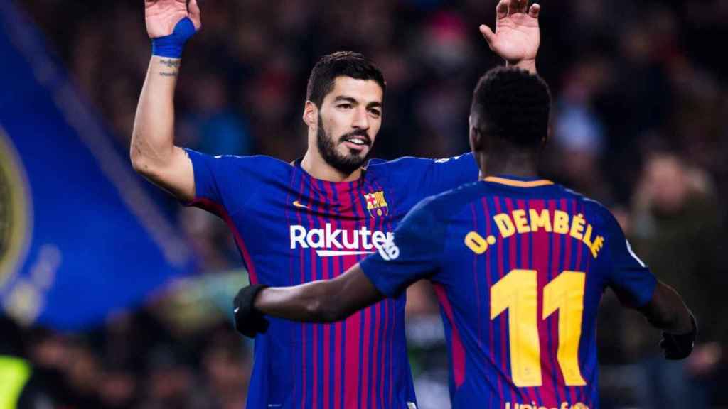 Ousmane Dembelé y Luis Suárez celebran un gol con el Barça / EFE